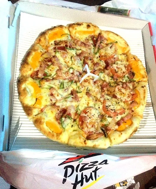 Deluxe&Gourmet half Pizza Hut|shaine91さん