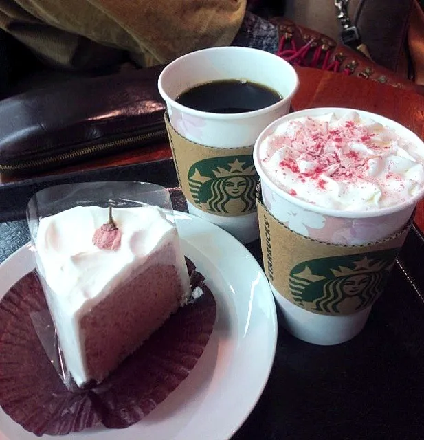 STARBUCKS＊さくらシフォンケーキ|ぽぽたんさん