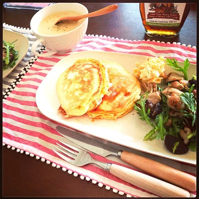 チーズパンケーキと春菊とハーブチキンのサラダ|nm_mhさん