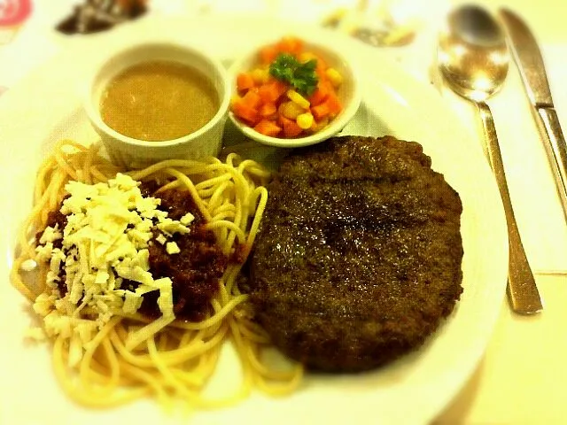 Hamburger Special set with Spaghetti|Angelo Alfanta Genellaさん