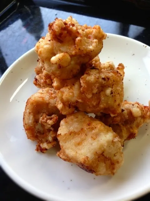 いつか紹介した芋床を使いチキン唐揚げ（＾Ｏ＾）鳥肉に芋床と片栗粉加え混ぜ揚げるだけん〜衣サクサクでナイス〜でした！|くめさん