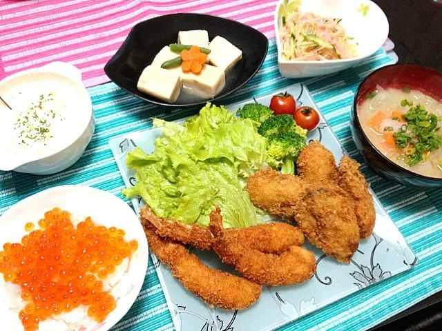 海老フライ＆カキフライ、いくらご飯、味噌汁、高野豆腐、春雨サラダ❤|ゆぅこさん