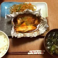 Snapdishの料理写真:鮭のちゃんちゃん焼き風ホイル焼き|ikuchさん