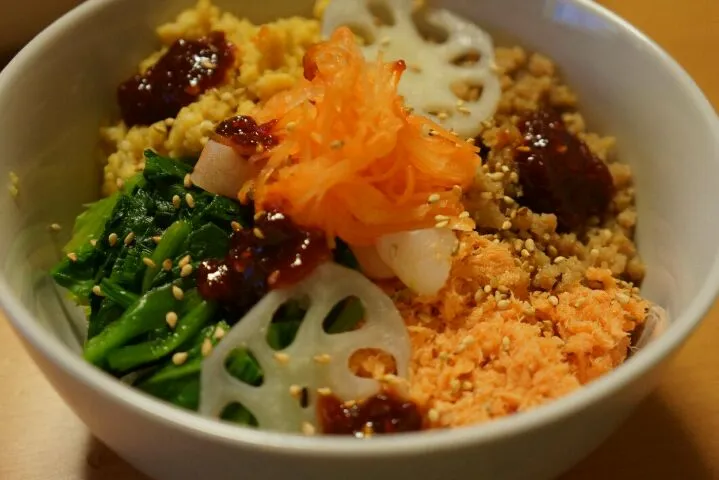 今日も手抜き！簡単ビビンバ風混ぜご飯|cookingパパ五郎さん