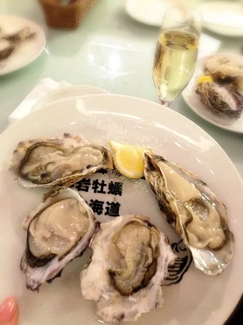 1 drink + 4 oysters|Miko Koizumiさん