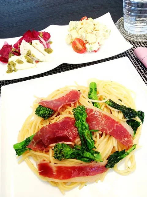 生ハムと菜の花のパスタと枝豆のポテトサラダ|はるなさん