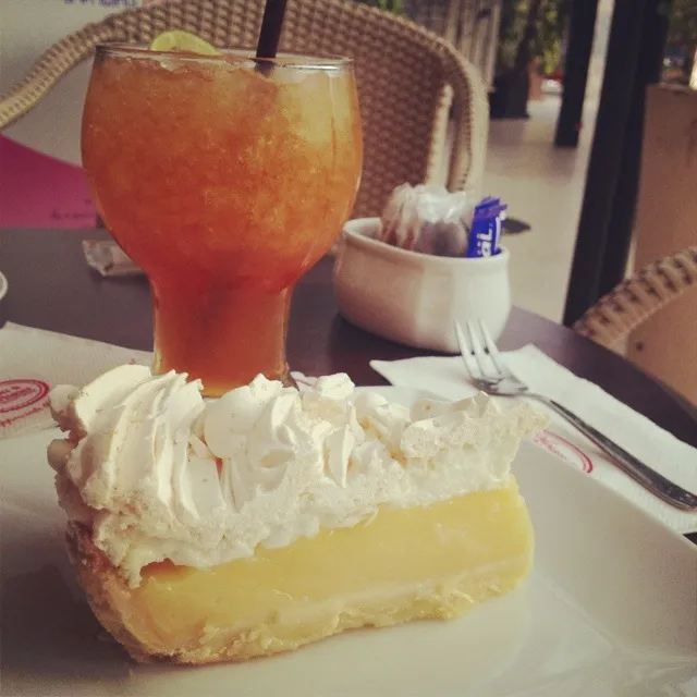 Lemon meringue tart with Iced honey lemon tea|Prae~*さん