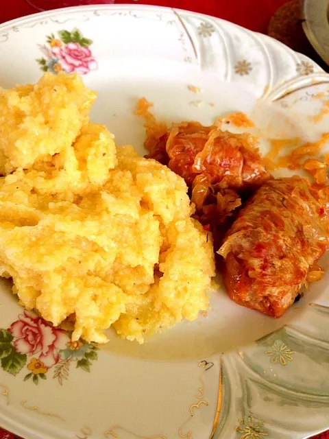 Romanian "mămăligă"/polenta with veggie stuffed cabbage rolls|georgianaさん