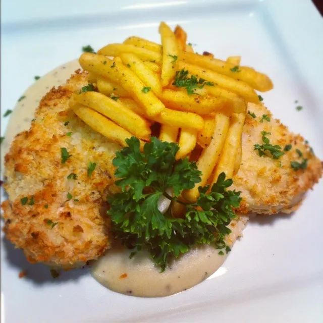 Panko Breaded chicken with rosemary Dijon gravy and Cajun fries.|Brian Churchillさん