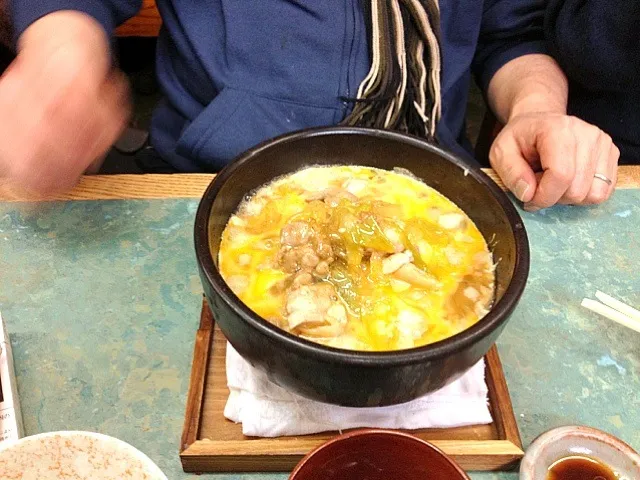 地蔵屋さんの石焼親子丼|居酒屋地蔵屋の大将さん