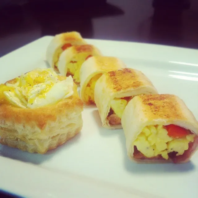 Bacon, egg, cheese & bell pepper breakfast sushi rolls.  And a puff pastry shell stuffed with an over easy egg.|Brian Churchillさん