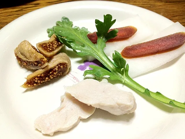 Boiled chicken, dried fig, mullet roe.|do dyuさん