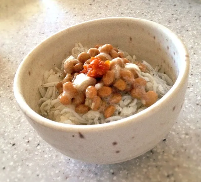 超特急シラス納豆丼 赤柚胡椒のせ|らいちさん