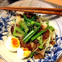 Snapdishの料理写真:二層の牛丼 半熟茹で卵のせ|にこにこさん