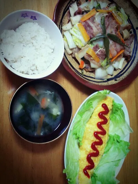 中華炒め、納豆オムレツ、お味噌汁、麦ごはん|みなさん