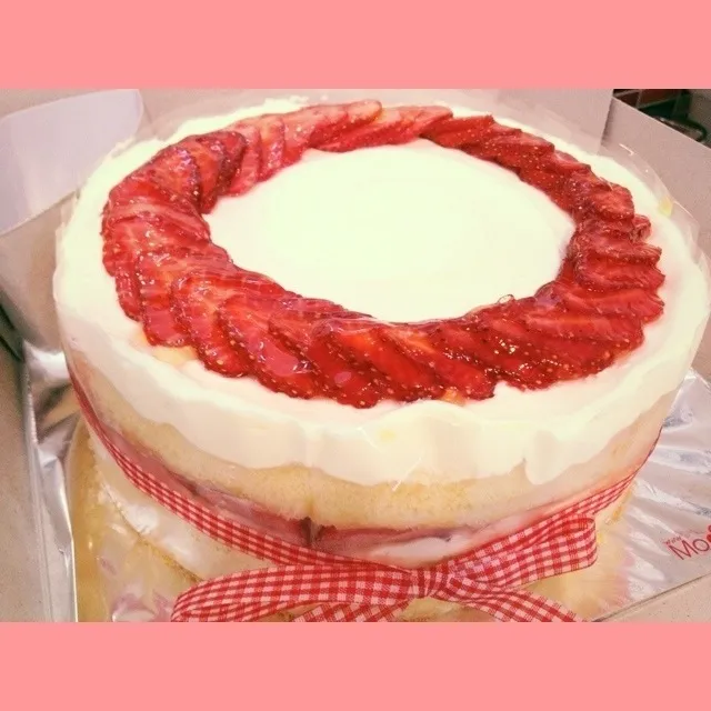 Strawberry Soft Cake😍|EARNS❁さん