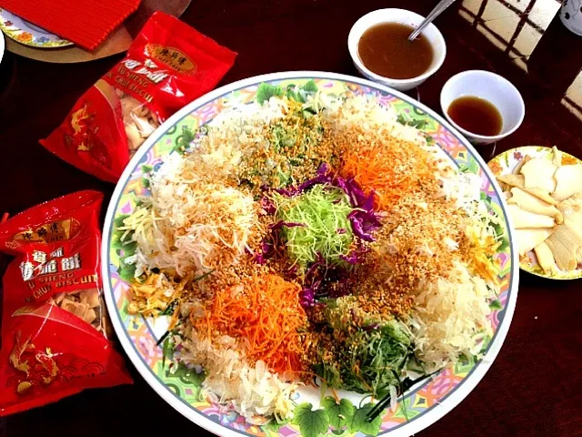 Snapdishの料理写真:Lo hei!|mylifeinfoodさん