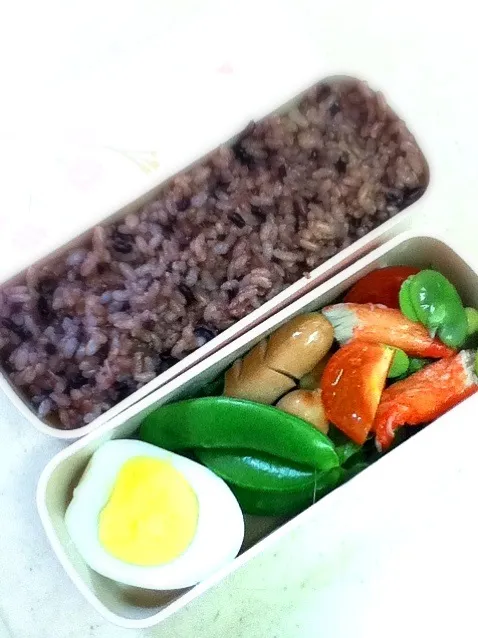 今日のOL弁当はカレーunderライス。 Today's lunch box is curry under brown rice.|hoppycowさん