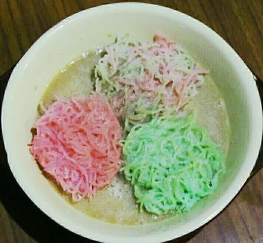 Putu mayang (vermicelli cake w/ brown sugar coconut milk sauce)|Asti 🌸🌸さん