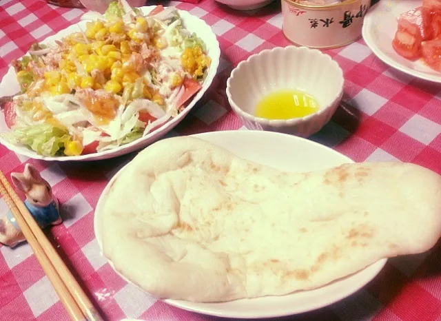 Snapdishの料理写真:贅沢サラダ＆オリーブオイルでナン♡|minamiさん