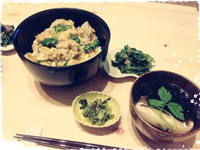 親子丼 ほうれん草のごまあえ あおさと椎茸のお吸い物|raihinaさん