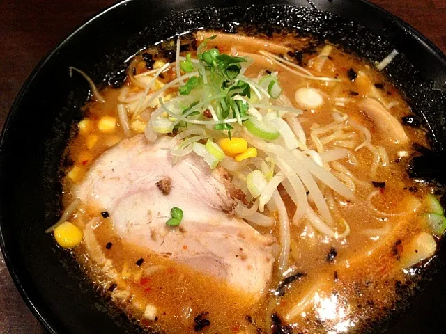 บะหมี่เต้าเจี้ยว 焦がし味噌ラーメン🍜@ที่ญี่ปุ่น สถานีรถไฟโตเกียว 東京駅の地下街|akiさん