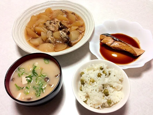 豆ご飯 酒粕の野菜汁 ブリ照り焼き 大根と牡蠣の煮物|嶋田 美希さん