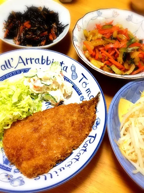 いわしフライ ポテトサラダ  セロリと人参と小松菜のきんぴら ひじきの煮物 もやしのお浸し|puupanchanさん