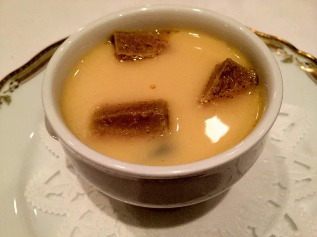 Custard-like egg and vegetable dish steamed in a cup of the foie gras|do dyuさん