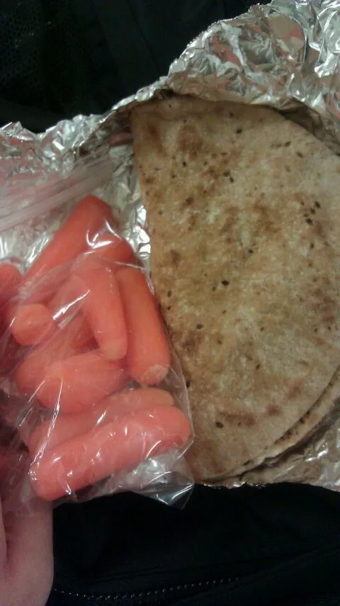 100% organic whole grain pita bread with carrots|staphanyさん