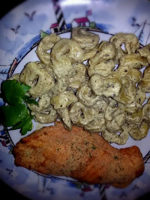 breaded chicken with cheese tortellini in pesto sauce|A. Timminsさん