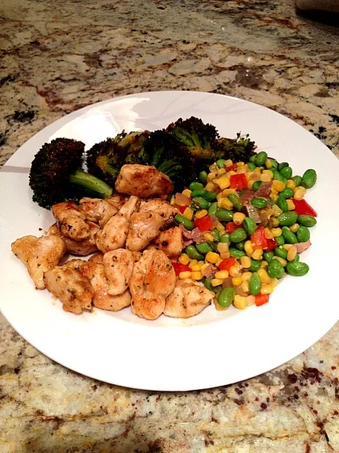 Lemon Chicken Bites, Edamame Succotash, Roasted Cheddar Broccoli|Sam Girgentiさん