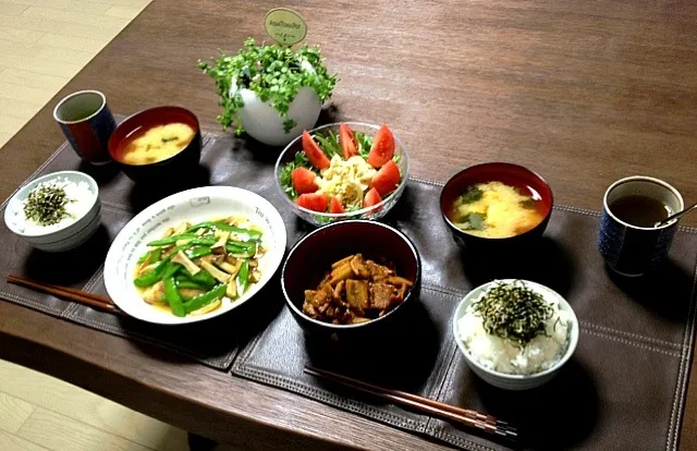 蓮根と豚肉のキンピラ、鰆の野菜あんかけ、カリフラワーのサラダ、豆腐のお味噌汁、日高昆布ちりめんご飯、菊芋茶|pentarouさん