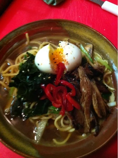 Yakisoba with egg, pork, and wakame|beth hardingさん