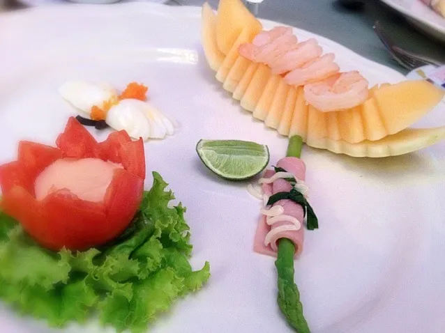 Shrimp Cocktail on Cantaloupe 🍤🍈|ponder.wonderさん