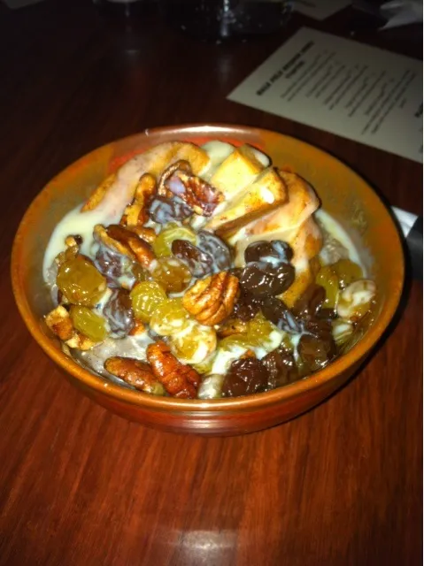 Sweet congee with baked apples, rum raisins and candied pecans|beth hardingさん