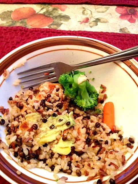 dinner: salmon, brown rice, veggies, and a little avocado|Oliviaさん