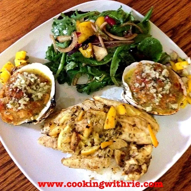 Full Plate dinner tonight: Grill Tilapia Lemon Garlic; Stuffed Breadcrumbs Clams with White Wine Garlic Butter served with White Rice, Balsamic Vinegar  Salad a|rie simsさん