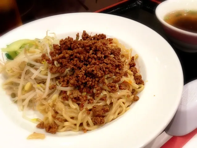 営業マンの昼ごはん  汁なし担々麺|ぽんたさん