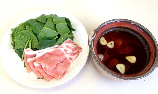 常夜鍋 ほうれん草と豚肉のしゃぶしゃぶ|ヒロさん