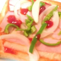 Toasted bread with ham onion and bell pepper|debbie sarausaさん