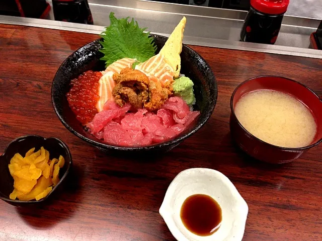 Snapdishの料理写真:海鮮丼 大江戸 函館丼|kazoc3*さん