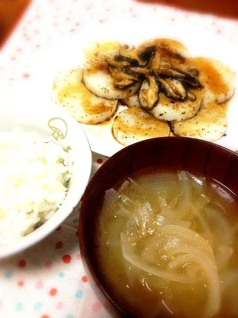 山芋のニンニク醤油焼き、玉ねぎのみそ汁|えいみさん