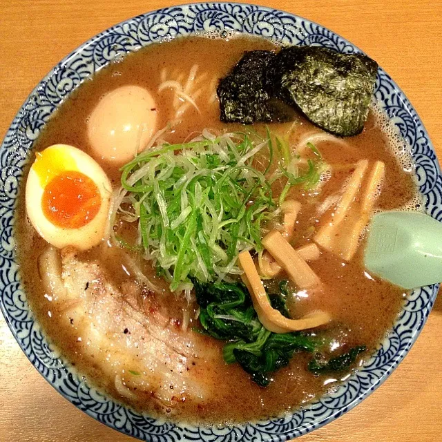 麺屋青山 臼井店 味玉白濁魚介らーめん|nanpuuさん