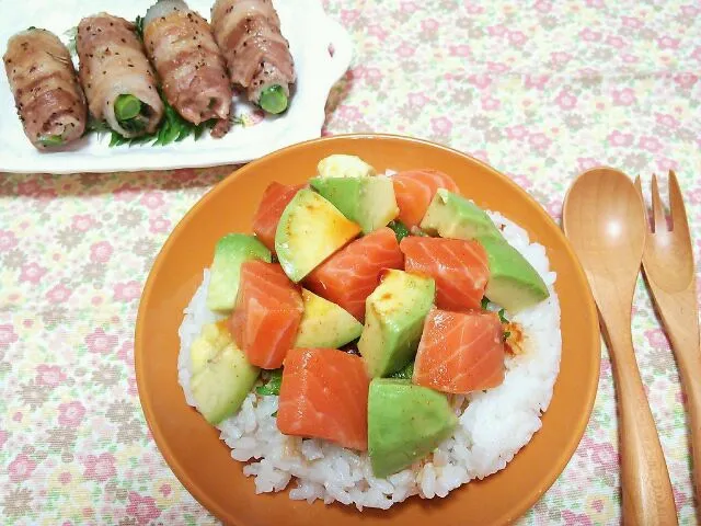 サーモンとアボカド丼♡コチュジャンだれで☆菜の花の豚バラ巻き♪|まゆみさん