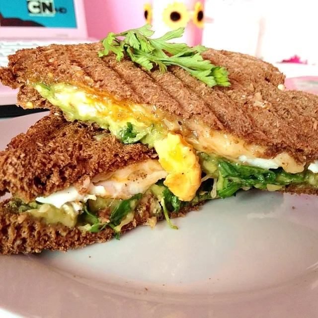 Snapdishの料理写真:Avocado and fried egg grilled cheese|Rianneさん