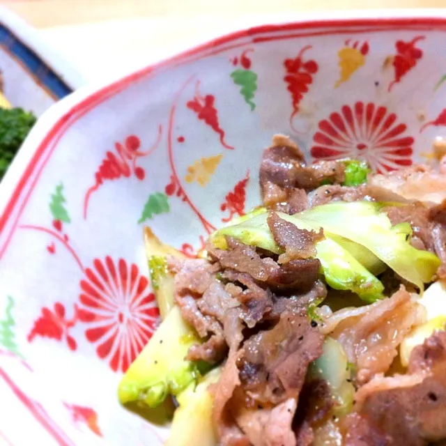 蕾菜と豚肉のオイスターソース炒め。|メコンフーズさん