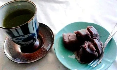 Snapdishの料理写真:赤福と日本茶|sakumaさん