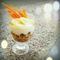 Muesli + yogurt parfait|Eelさん