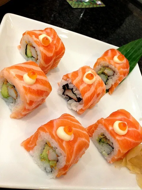 Salmon rolls|SuperNuj Jutamasさん